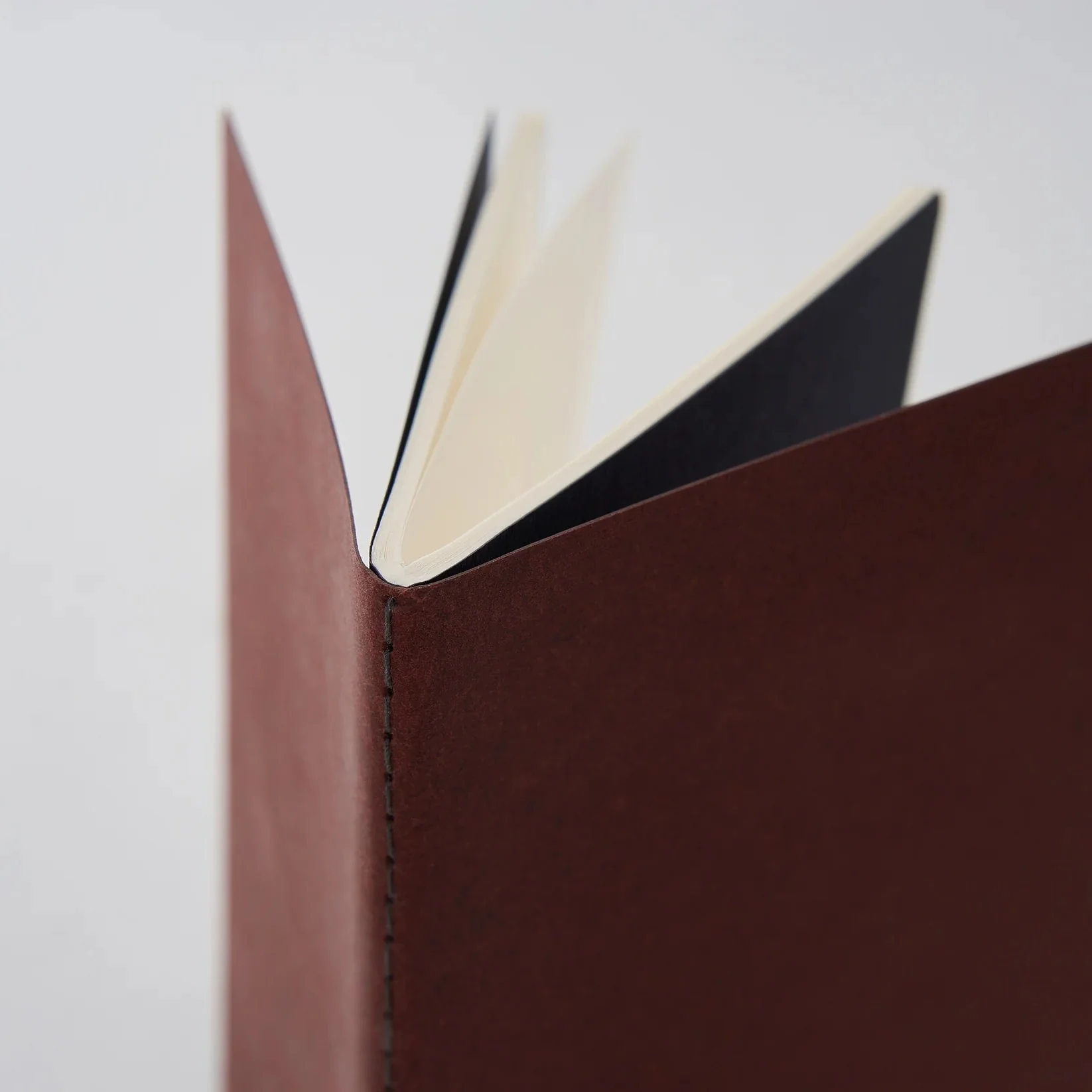 Dressco Cordoba Stitch Notebook / TAKEO PAPER PRODUCTS - Image 8