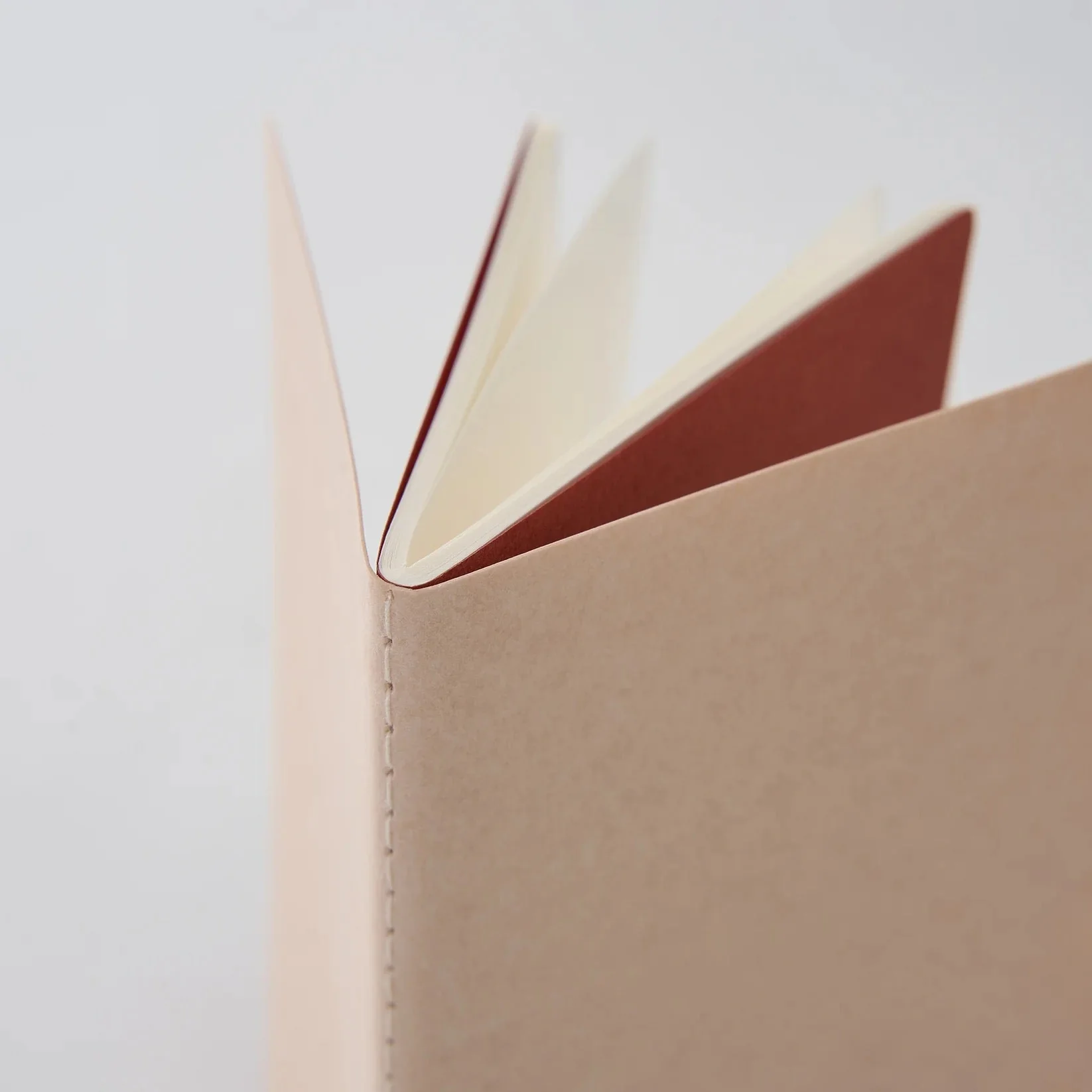 Dressco Cordoba Stitch Notebook / TAKEO PAPER PRODUCTS - Image 6