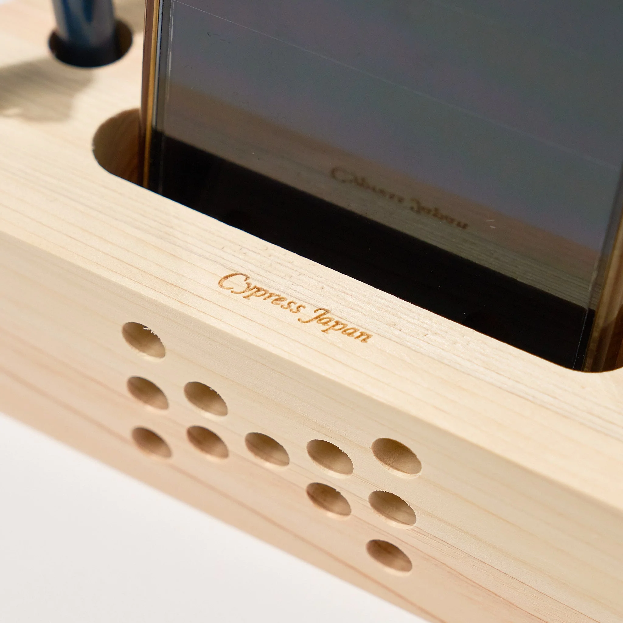 Hinoki Wood Phone Sound Amplifier and Stand / Cypress Japan - Image 4